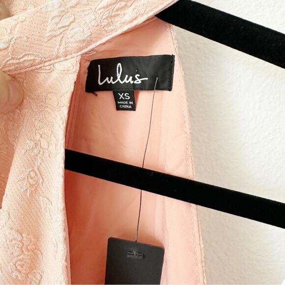 NWT Lulus Entirely Darling Floral Jacquard Halter Romper in Blush Pink XS - Picture 5 of 7